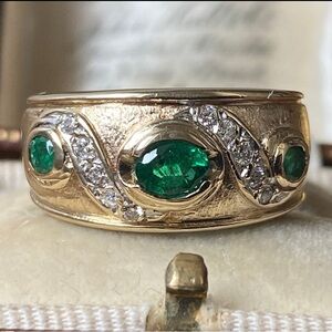 9ct Gold Emerald and Diamond Swirl Band Ring - Green